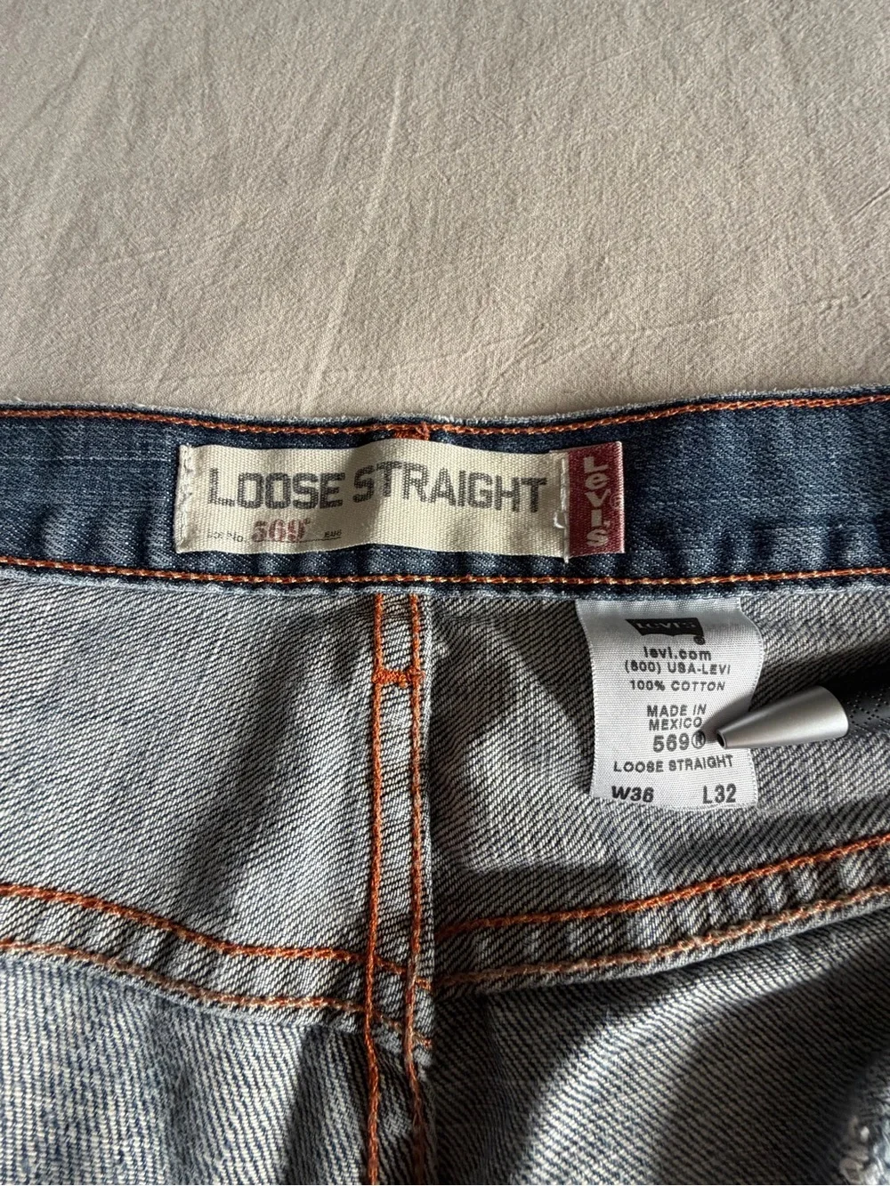 Y2K 2006 Levi’s 569 Loose Straight Jeans Men’s 36x32 Faded Medium Blue